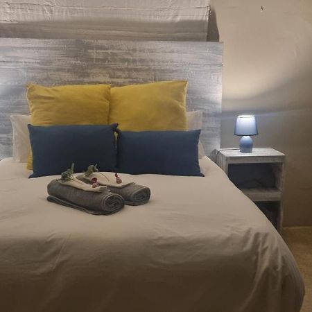 Large 1 Bedroom Cottage, 15 Min From Or Tambo Airport, With Backup Power And Water Germiston Exterior foto